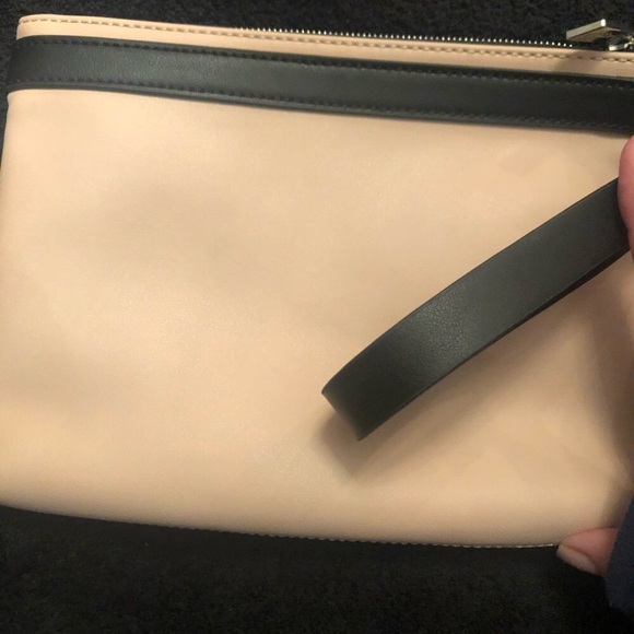 Gorgeous, Kendall and Kylie clutch bag💕 - Picture 7 of 8